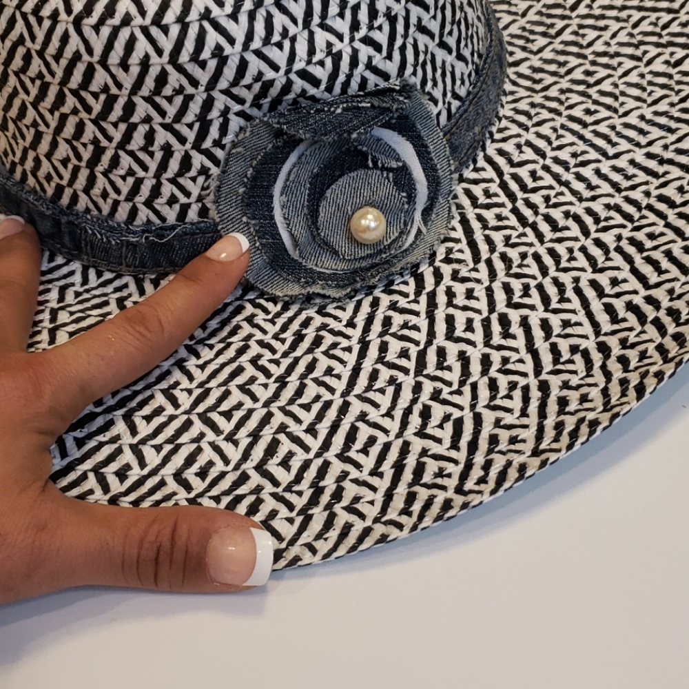 Spring Summer hat - Picture 2 of 4